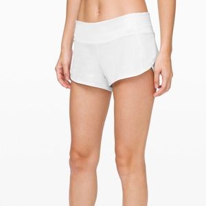 white lululemon speed up shorts 2.5 inseam